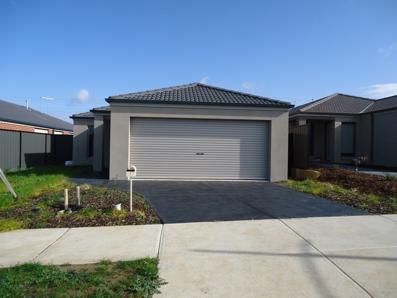 7 Botham Crescent, Pakenham VIC 3810