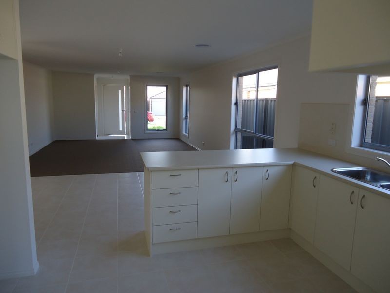 7 Botham Crescent, Pakenham VIC 3810