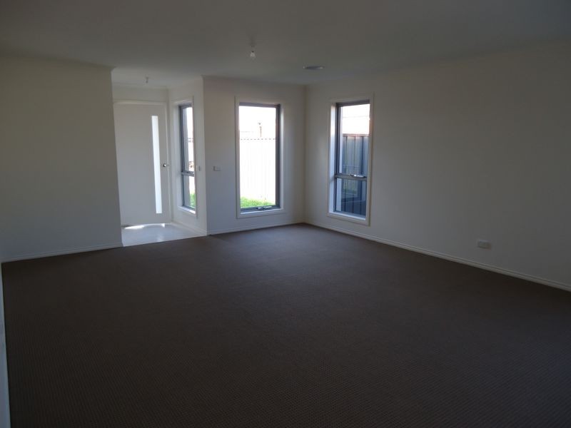 7 Botham Crescent, Pakenham VIC 3810