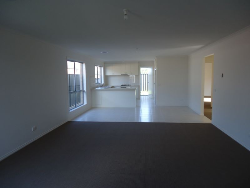 7 Botham Crescent, Pakenham VIC 3810