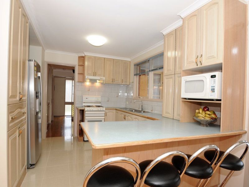 18 Primrose Hill Close, Endeavour Hills VIC 3802