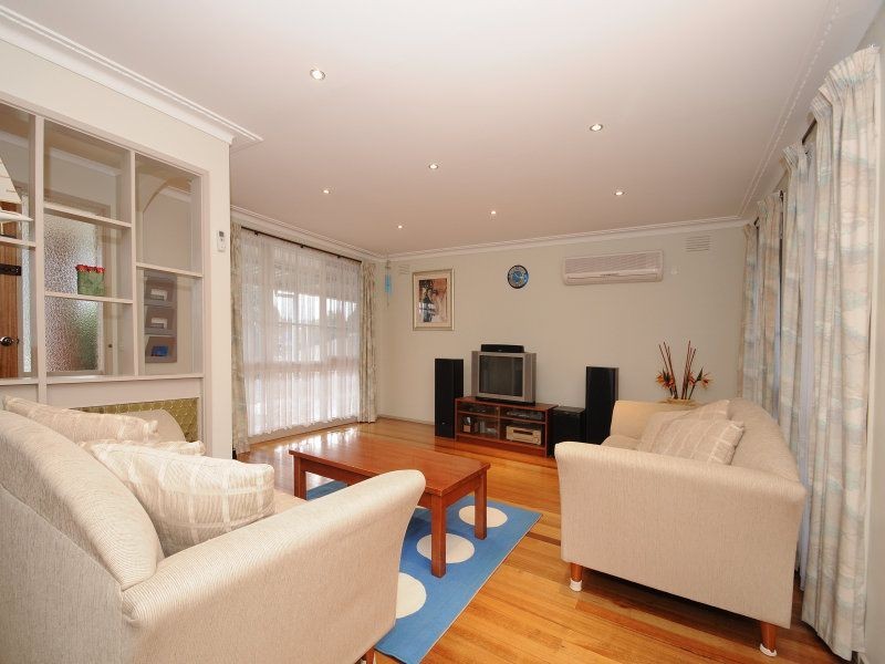 18 Primrose Hill Close, Endeavour Hills VIC 3802