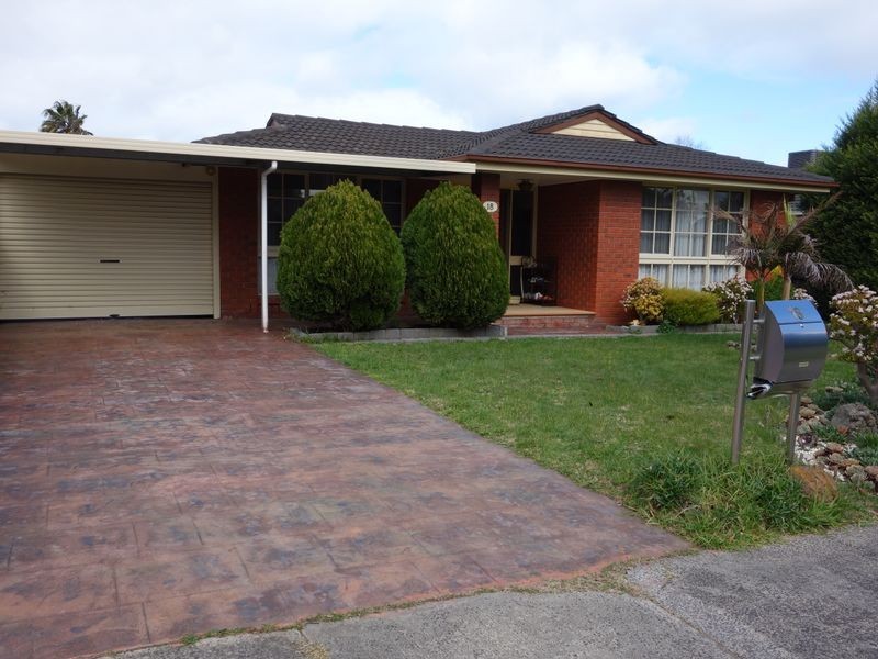 18 Primrose Hill Close, Endeavour Hills VIC 3802
