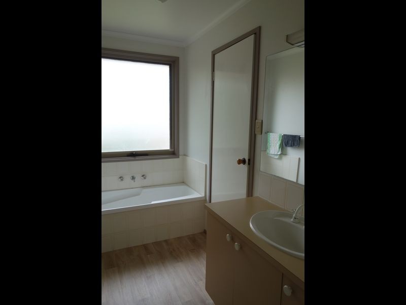 14 Paula Terrace, Endeavour Hills VIC 3802