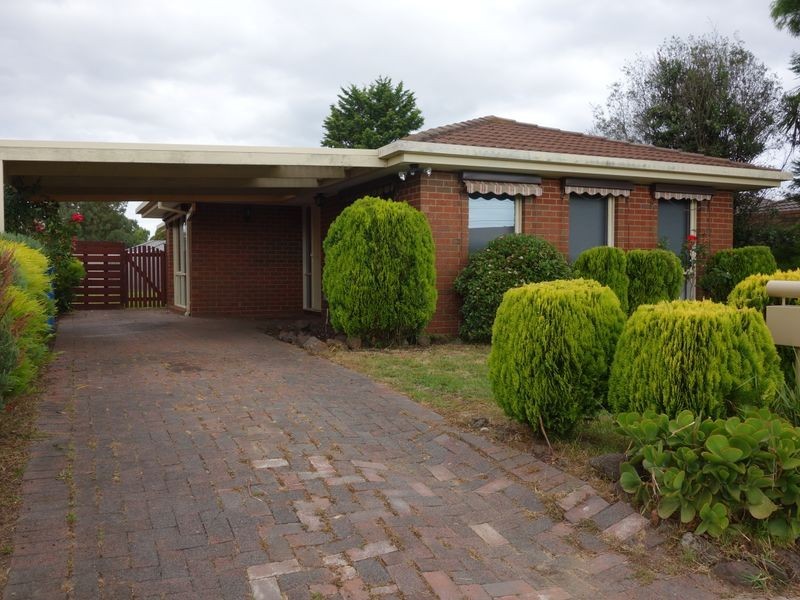 62 Gipps Crescent, Cranbourne North VIC 3977