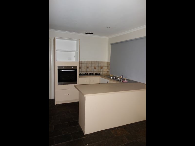 62 Gipps Crescent, Cranbourne North VIC 3977