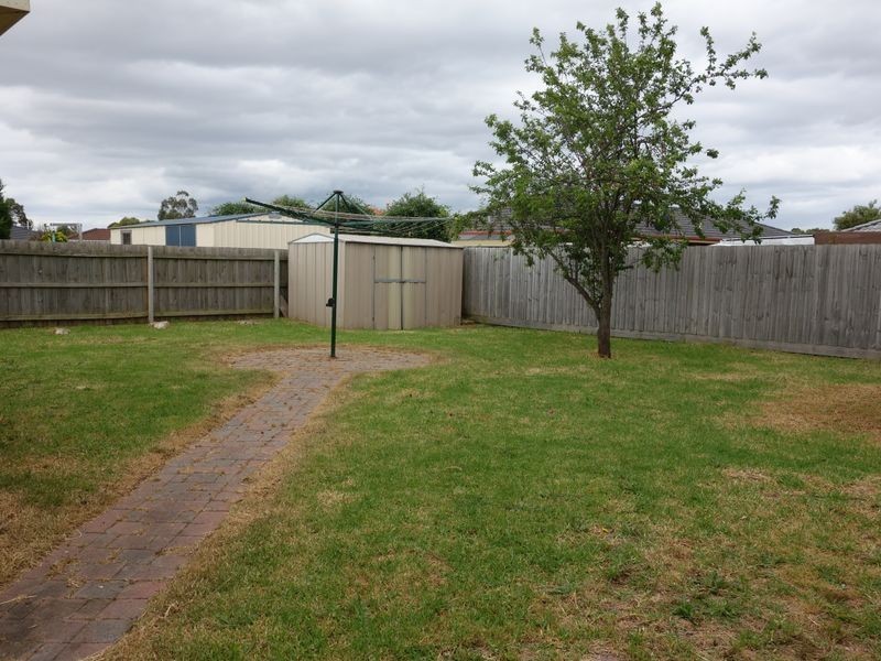 62 Gipps Crescent, Cranbourne North VIC 3977