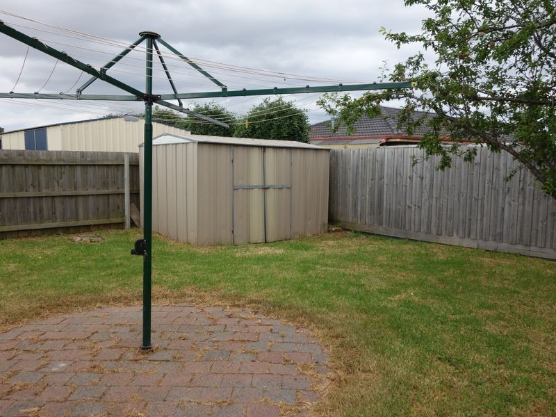 62 Gipps Crescent, Cranbourne North VIC 3977
