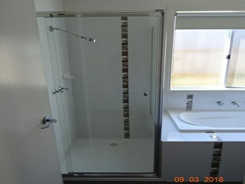 16 McClenaghan Place, Pakenham VIC 3810