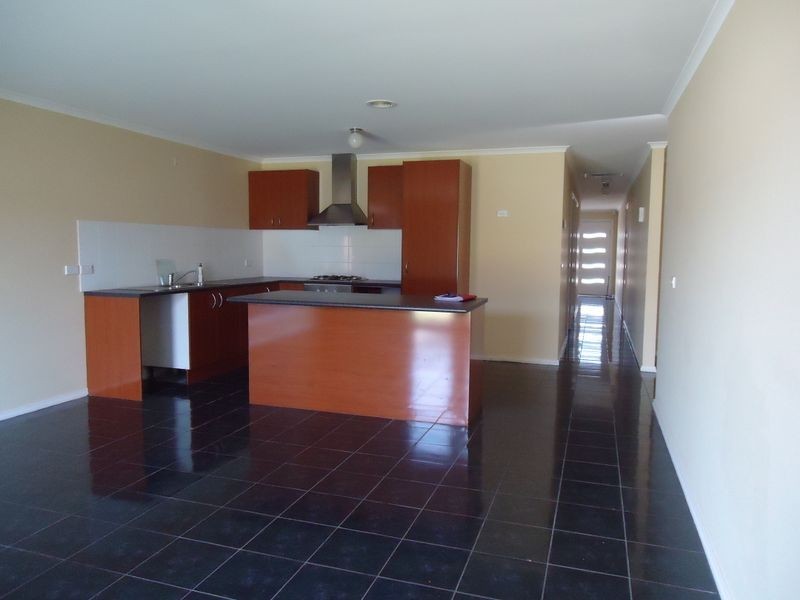 46 Wakenshaw Crescent, Pakenham VIC 3810