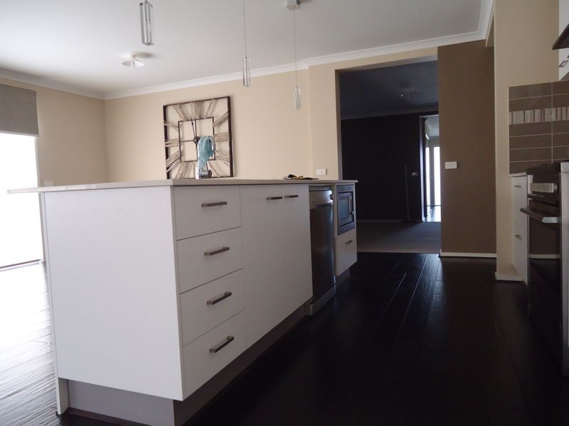 84 Glenelg Street, Clyde North VIC 3978