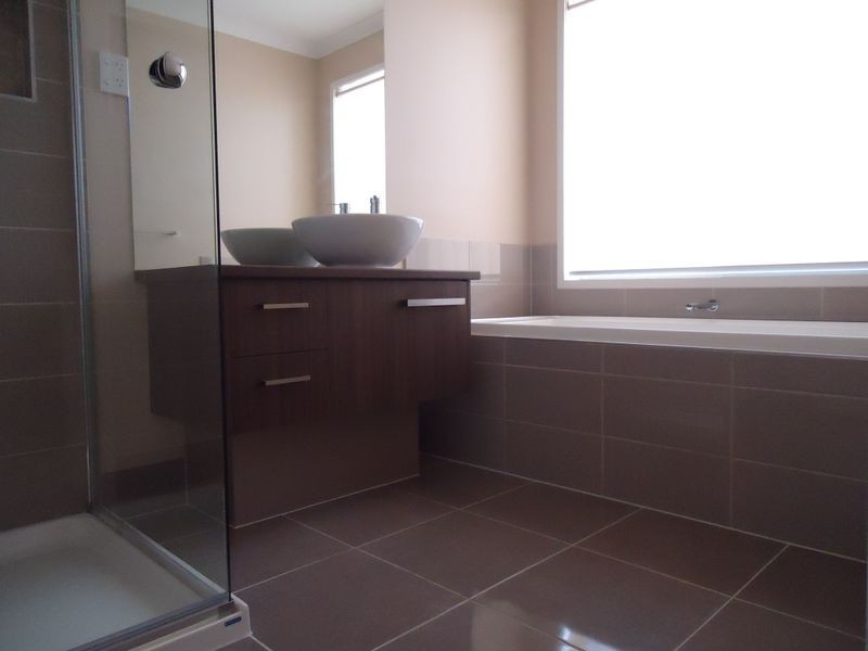 84 Glenelg Street, Clyde North VIC 3978