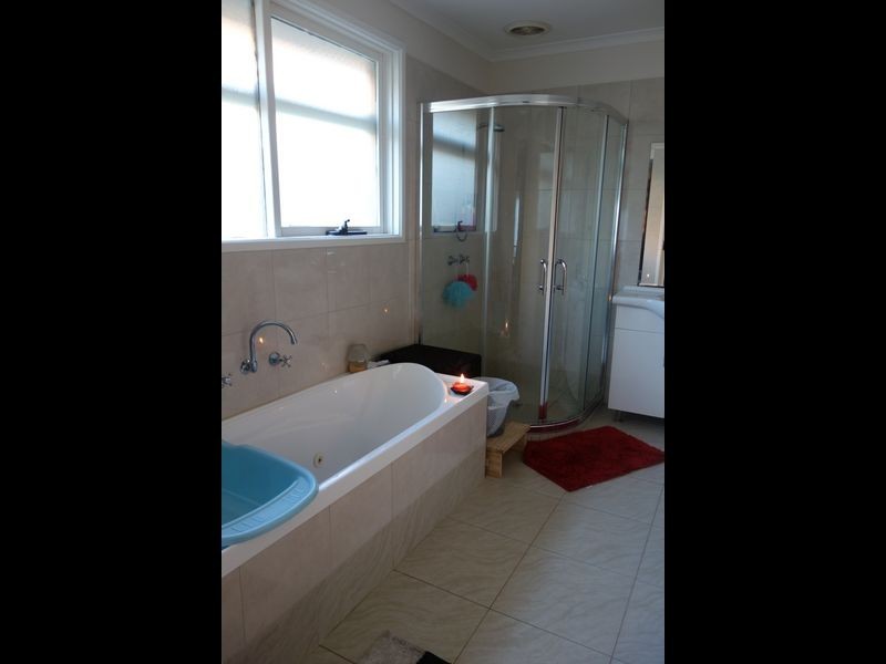 80 Gleneagles Drive, Endeavour Hills VIC 3802