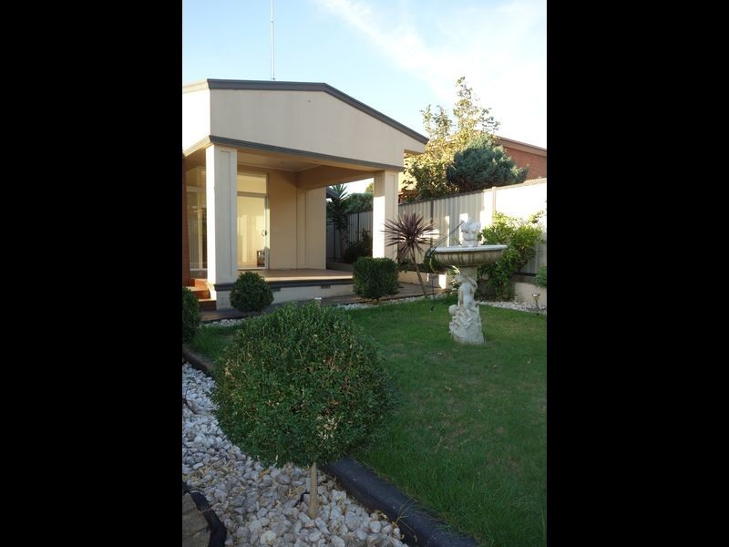 80 Gleneagles Drive, Endeavour Hills VIC 3802