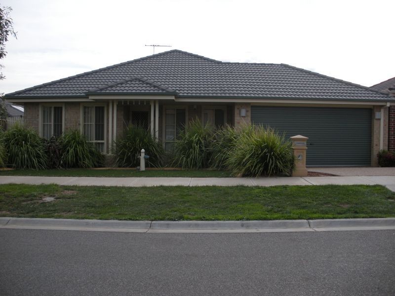 19 Atkinson Drive, Berwick VIC 3806