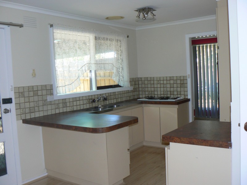 8 Robinson Crescent, Hampton Park VIC 3976