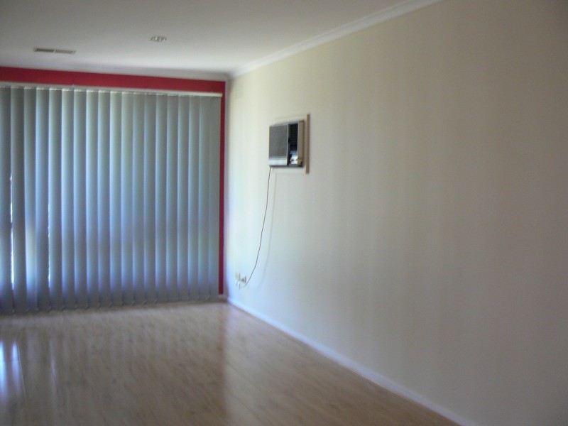 8 Robinson Crescent, Hampton Park VIC 3976