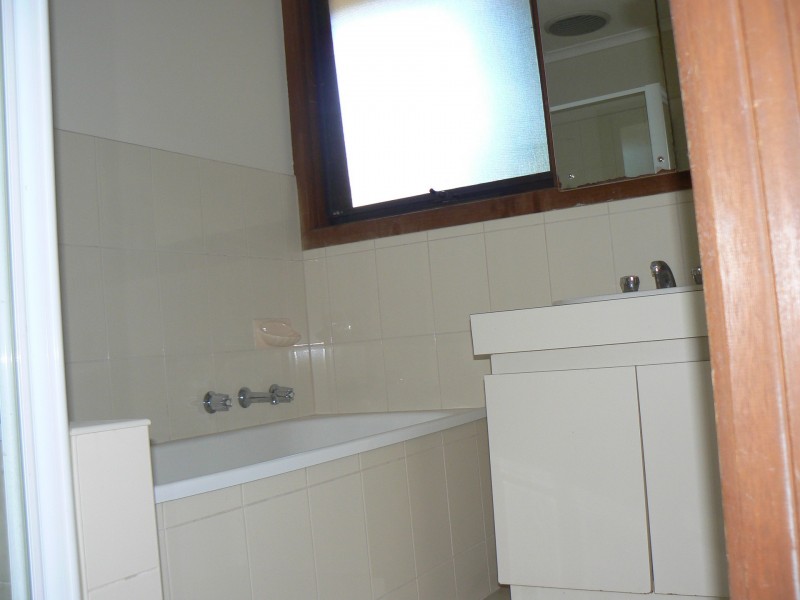 8 Robinson Crescent, Hampton Park VIC 3976