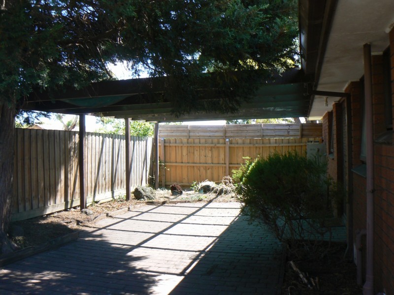 8 Robinson Crescent, Hampton Park VIC 3976