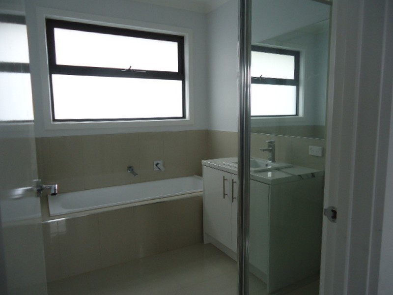 2/14 Tarata Drive, Doveton VIC 3177