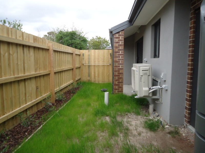 2/14 Tarata Drive, Doveton VIC 3177