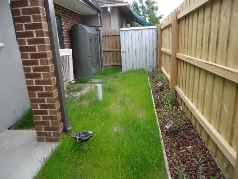 2/14 Tarata Drive, Doveton VIC 3177