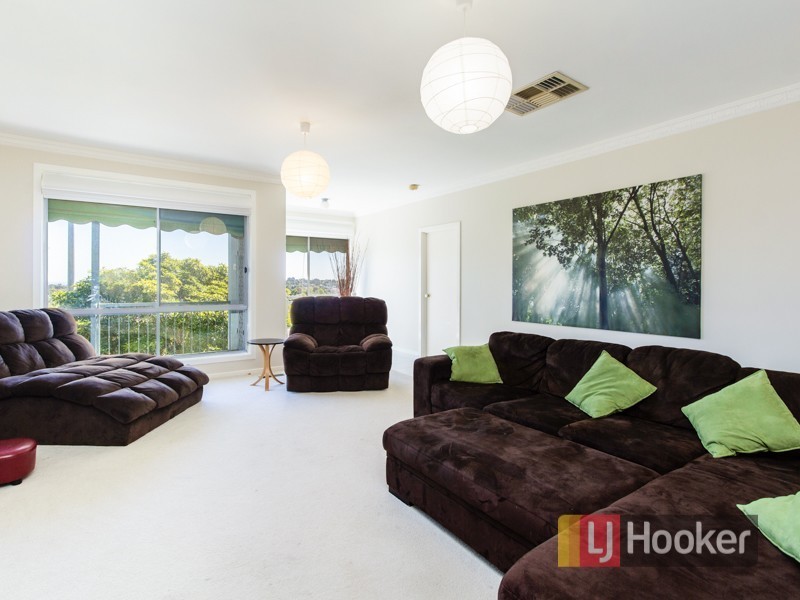 135 Gleneagles drive, Endeavour Hills VIC 3802