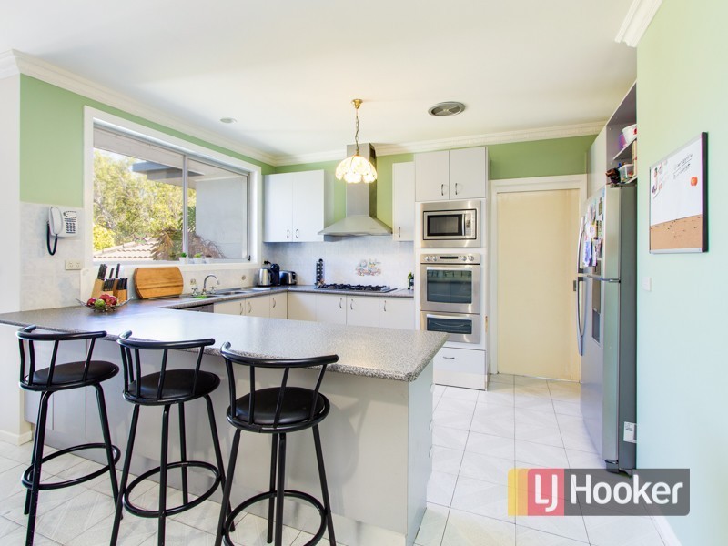 135 Gleneagles drive, Endeavour Hills VIC 3802