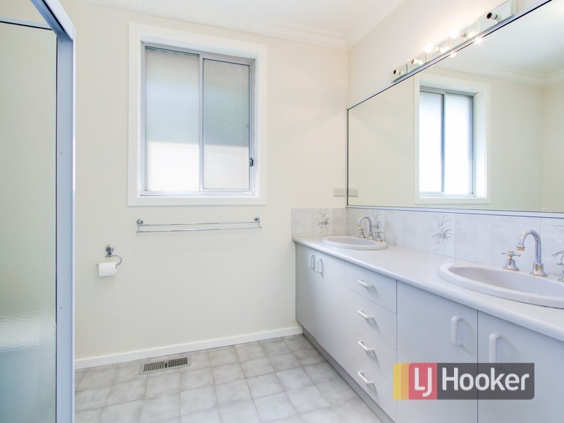 135 Gleneagles drive, Endeavour Hills VIC 3802