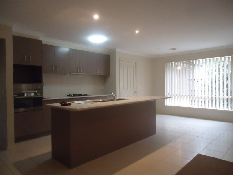 10 Ned  Street, Cranbourne East VIC 3977