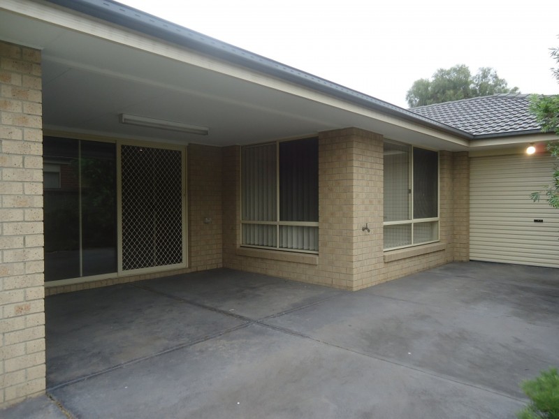 10 Ned  Street, Cranbourne East VIC 3977