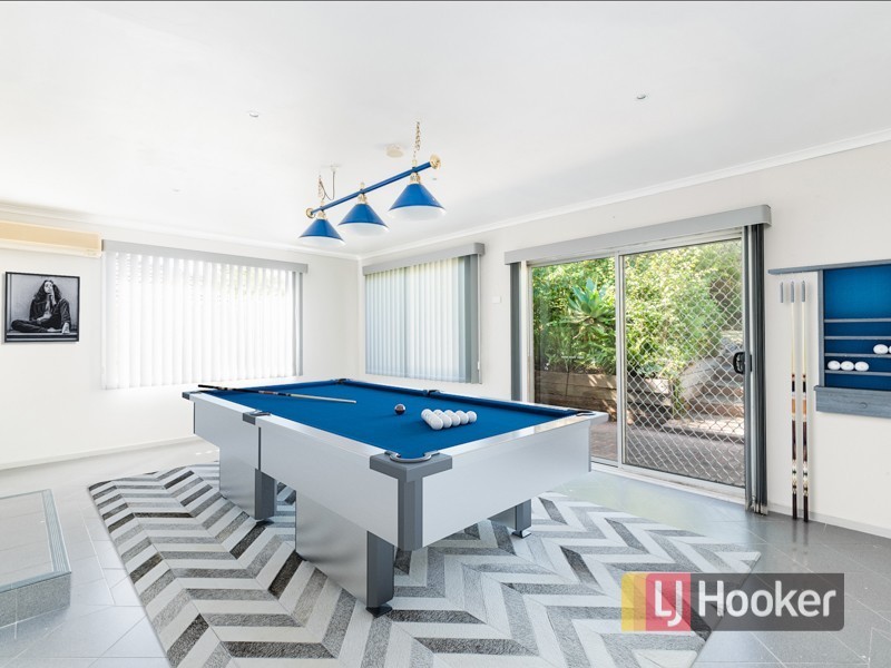 135 Gleneagles Drive, Endeavour Hills VIC 3802