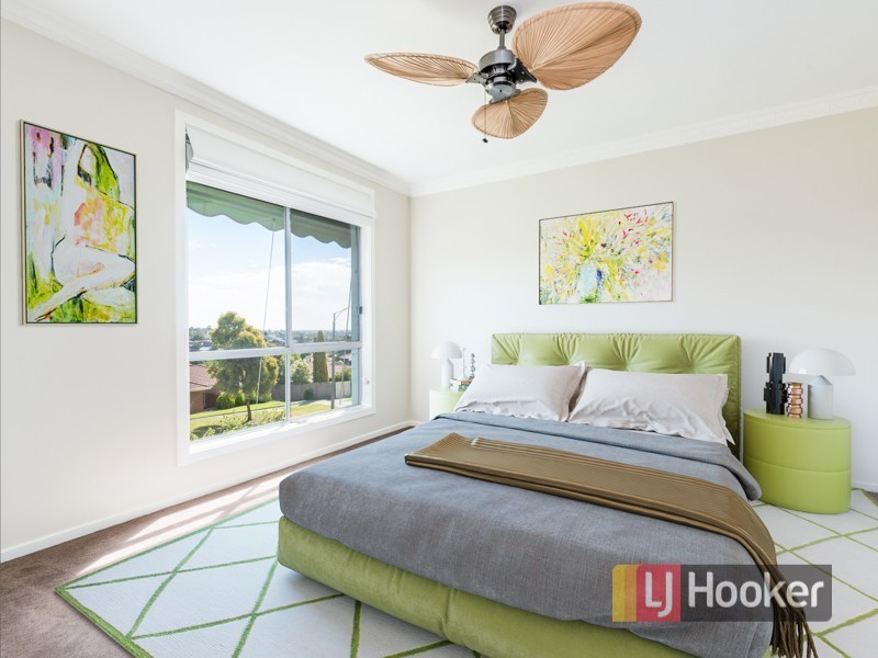 135 Gleneagles Drive, Endeavour Hills VIC 3802