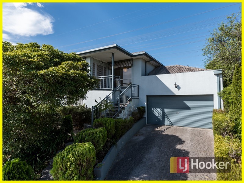 135 Gleneagles Drive, Endeavour Hills VIC 3802