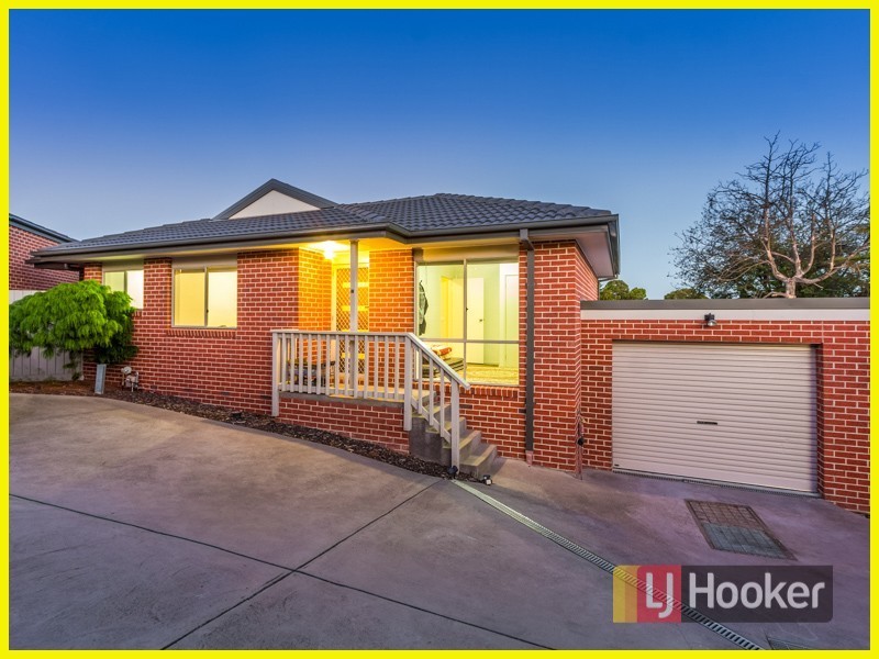 2/11 Cherry Grove, Doveton VIC 3177