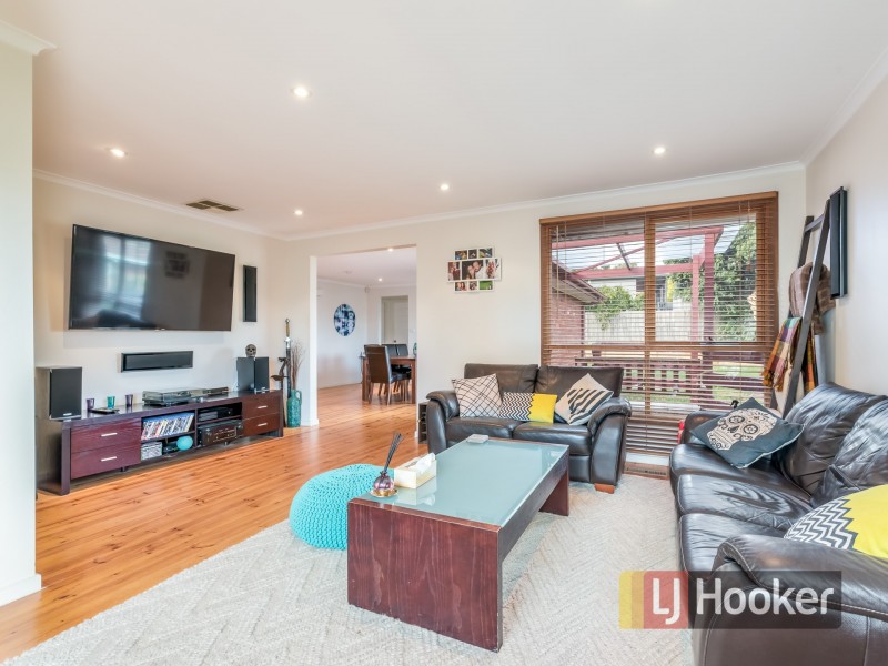 18 Sydney Parkinson Avenue, Endeavour Hills VIC 3802