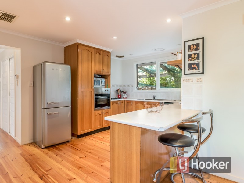 18 Sydney Parkinson Avenue, Endeavour Hills VIC 3802