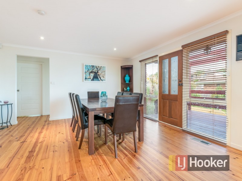 18 Sydney Parkinson Avenue, Endeavour Hills VIC 3802