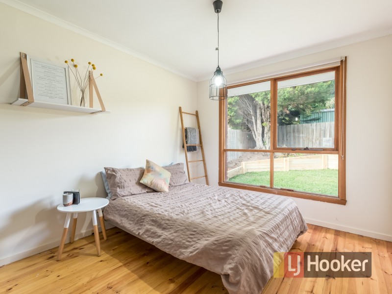 18 Sydney Parkinson Avenue, Endeavour Hills VIC 3802