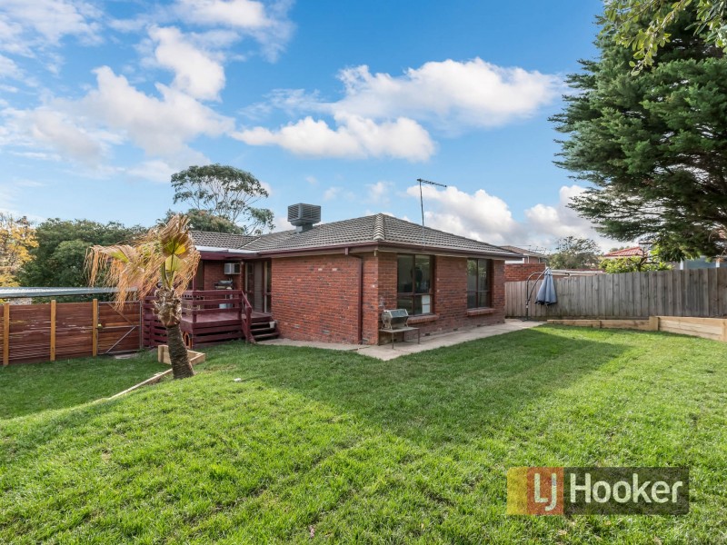 18 Sydney Parkinson Avenue, Endeavour Hills VIC 3802