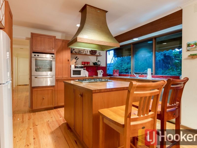 11 Dampier Court, Endeavour Hills VIC 3802