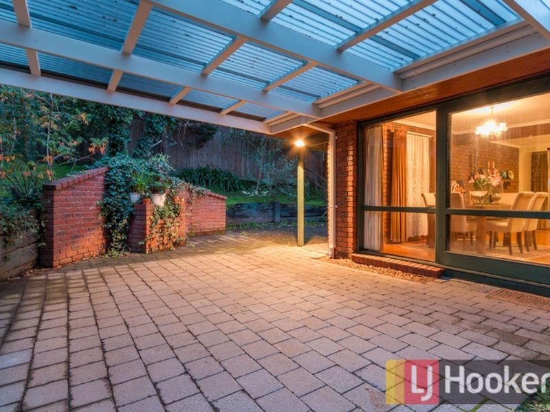 11 Dampier Court, Endeavour Hills VIC 3802