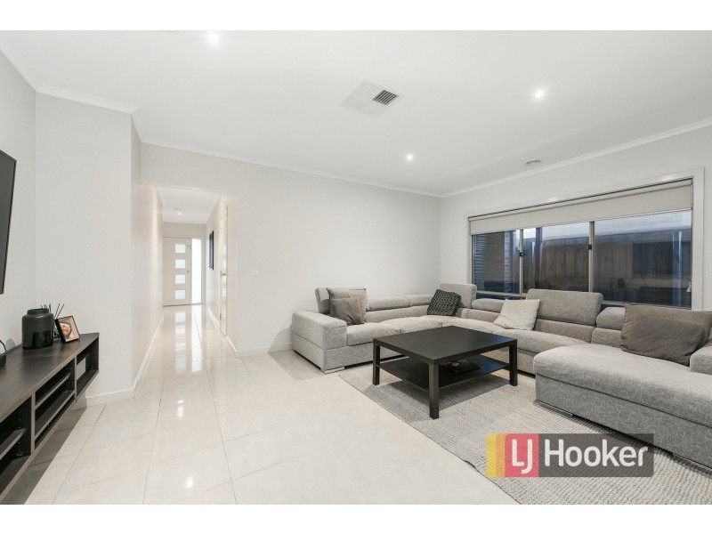 4 Cadillac Street, Cranbourne East VIC 3977