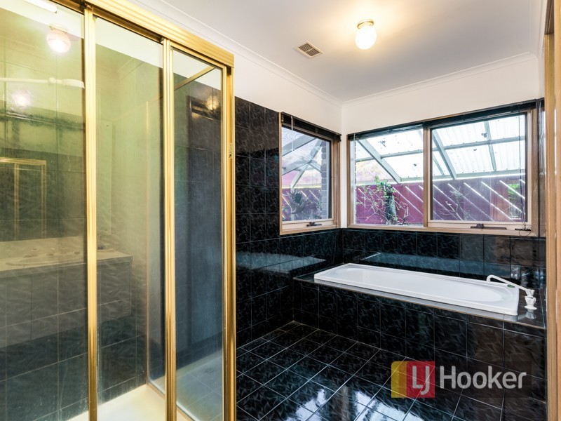 64-70 Kennington Park Drive, Endeavour Hills VIC 3802