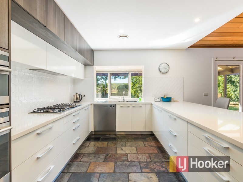 64-70 Kennington Park Drive, Endeavour Hills VIC 3802