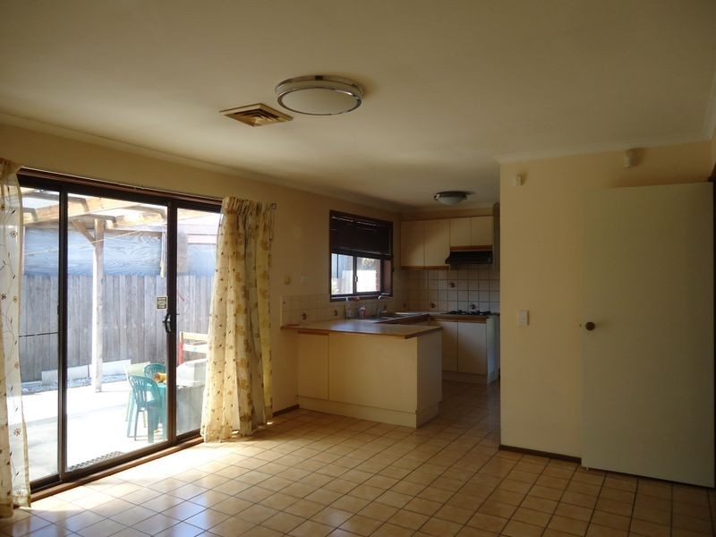 33 Adam Avenue, Hallam VIC 3803