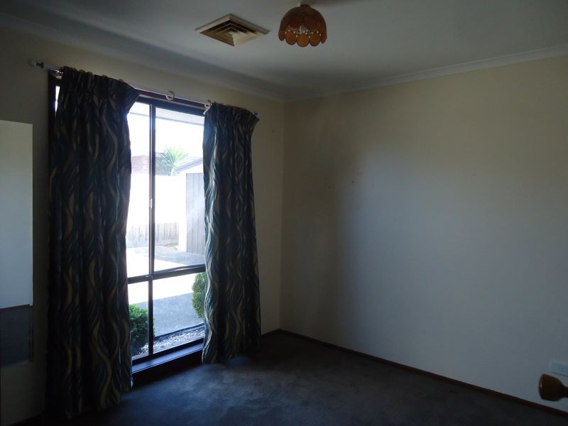 33 Adam Avenue, Hallam VIC 3803