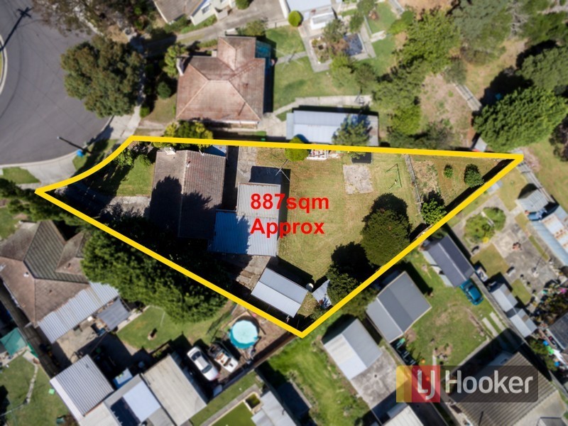 8 Oak Avenue, Doveton VIC 3177