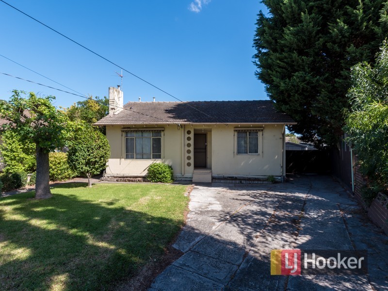 8 Oak Avenue, Doveton VIC 3177