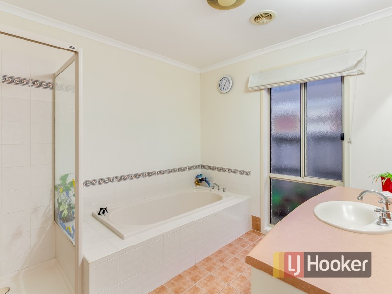 20 Hallmark Drive, Narre Warren South VIC 3805